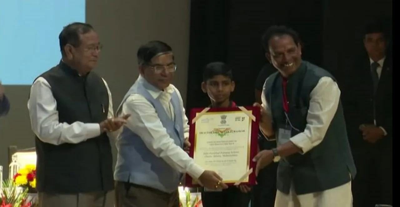 Swachh Vidyalaya Award to three schools in Maharashtra