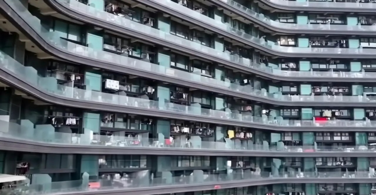 World's biggest residential building in China accommodating over 20000 residents