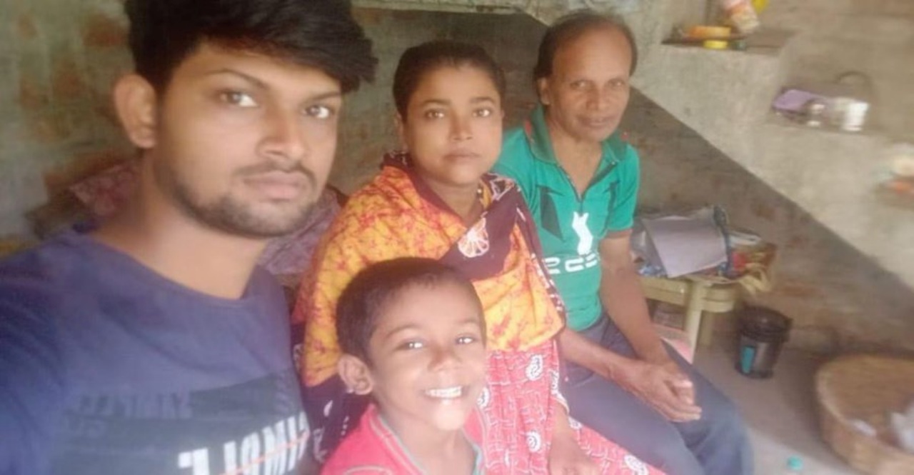 From labourer to doctor 677 marks in NEET Success Story OF of Sarfaraz from West Bengal