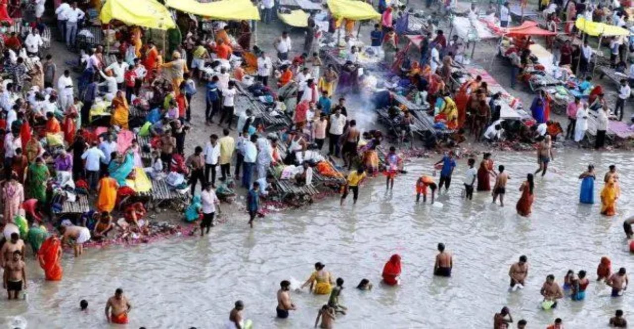 Mahakumbh 2025 Cold water Bathing Benefits for Health in marathi