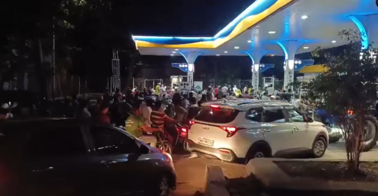 Chhatrapati Sambhajinagar petrol rush